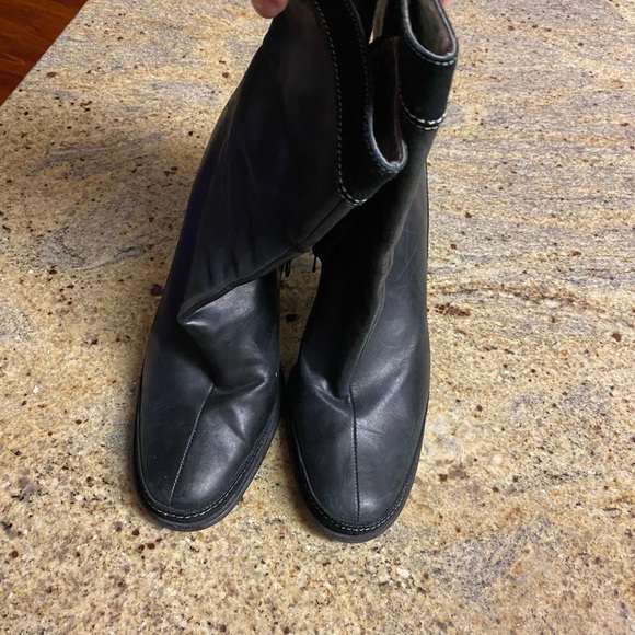 Nine West unbuckle oiled leather and suede trim around toe and ankle. - Picture 6 of 6